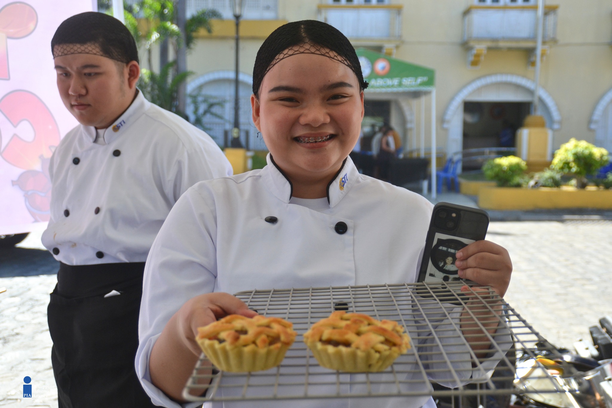 PIA - Students from various senior high schools and colleges, along ...