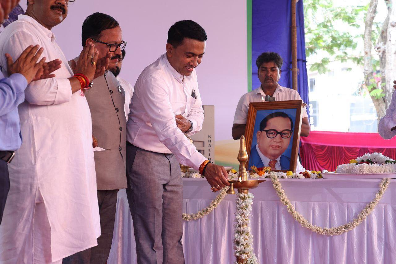 Paid heartfelt tributes to Bharat... - Dr. Pramod Sawant | Facebook