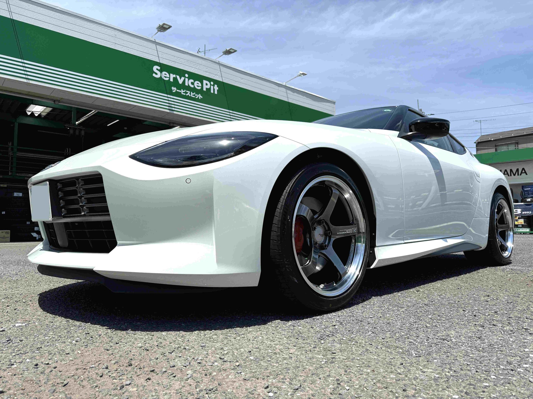 本日はこちらっ！ 当店初となる、RZ34 に GT BEYOND ハイパープラチナ