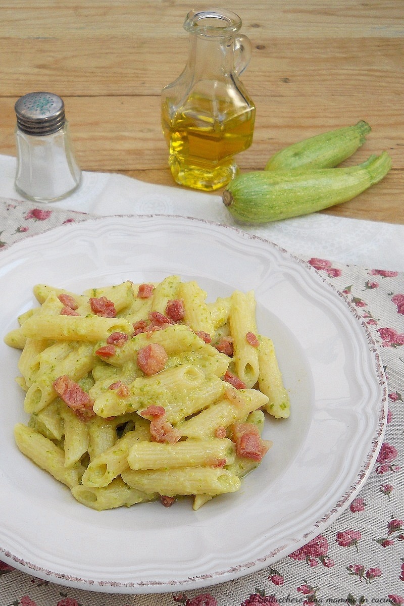 Una - PASTA CON CREMA DI ZUCCHINE E PANCETTA facile, veloce e cremosa ...