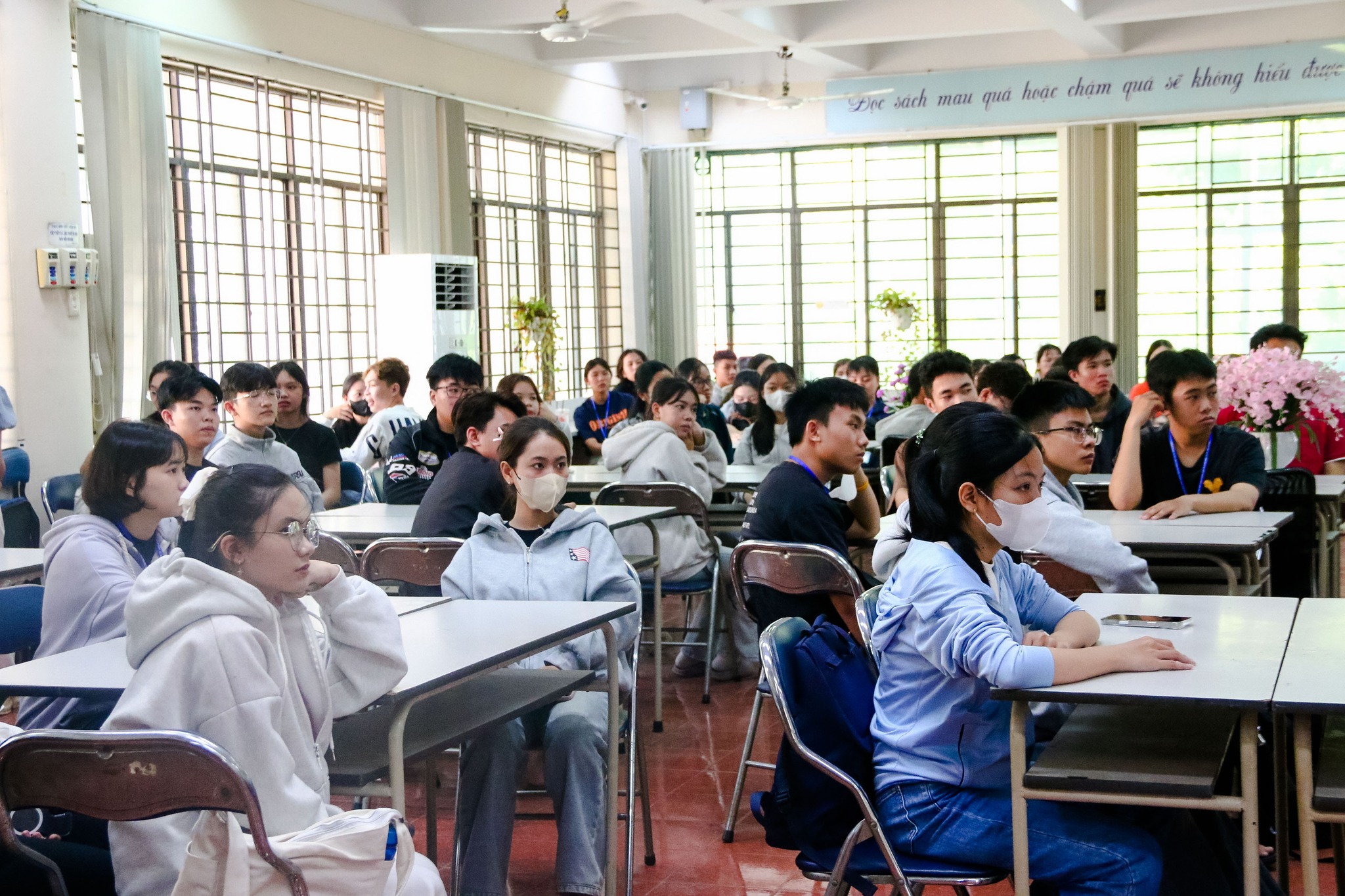 Trung tâm Thông tin - Thư viện UTC2 | Ho Chi Minh City