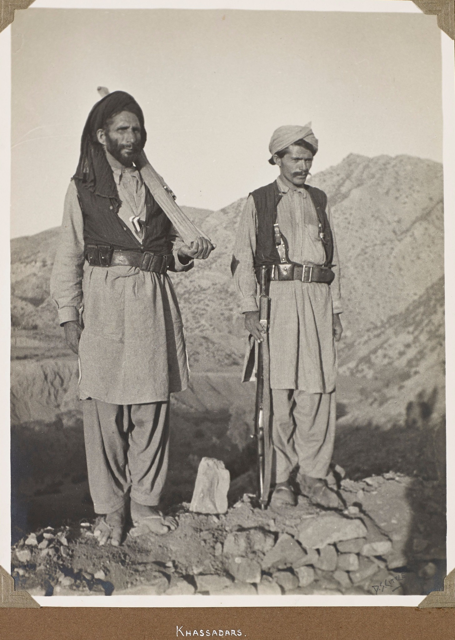 Tarikh-i-Pakhtunkhwa - An Afghan man at prayer near Alice Springs ...
