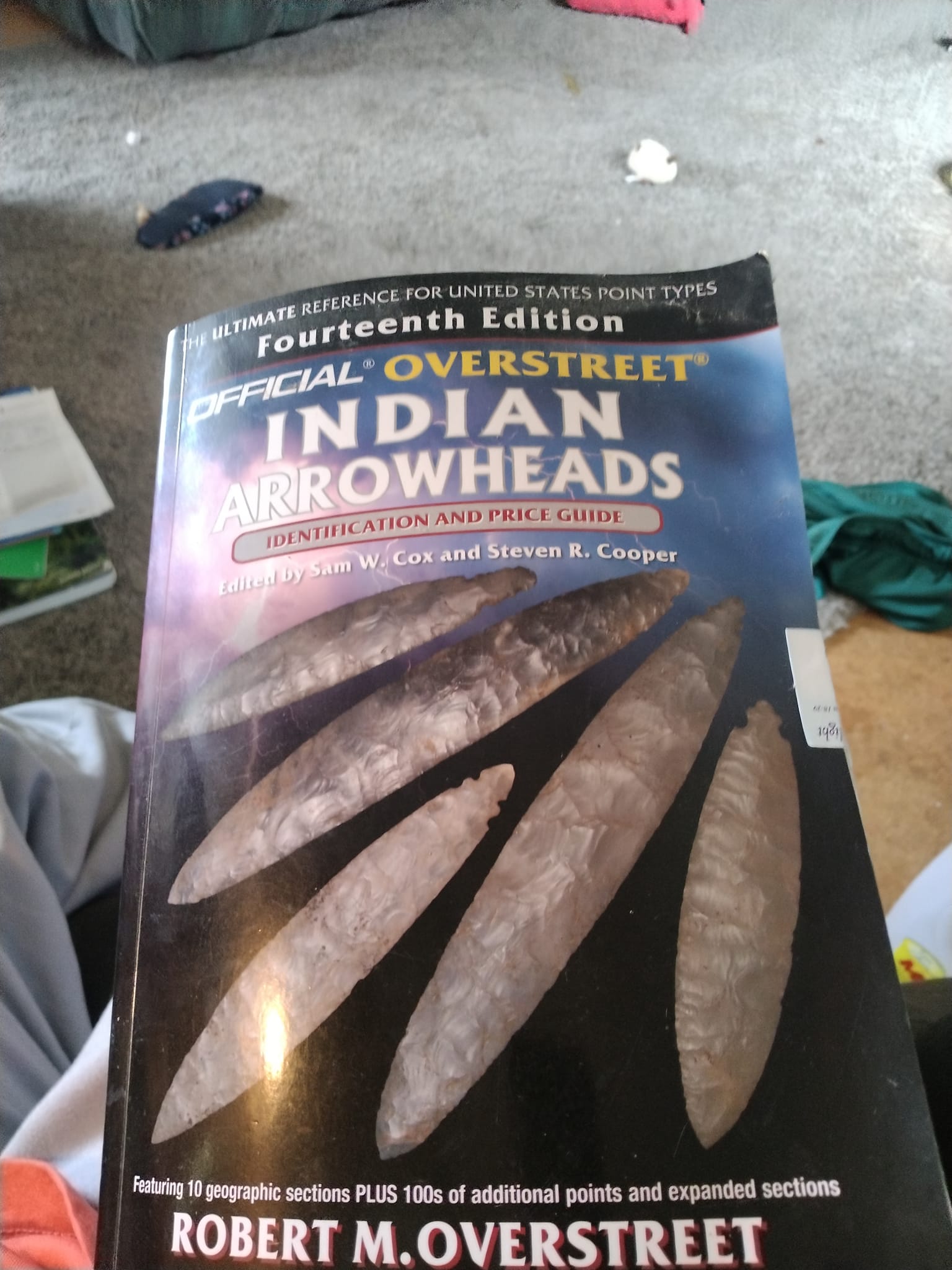 The Official Overstreet Indian Arrowheads Identification and Price  display picture 1