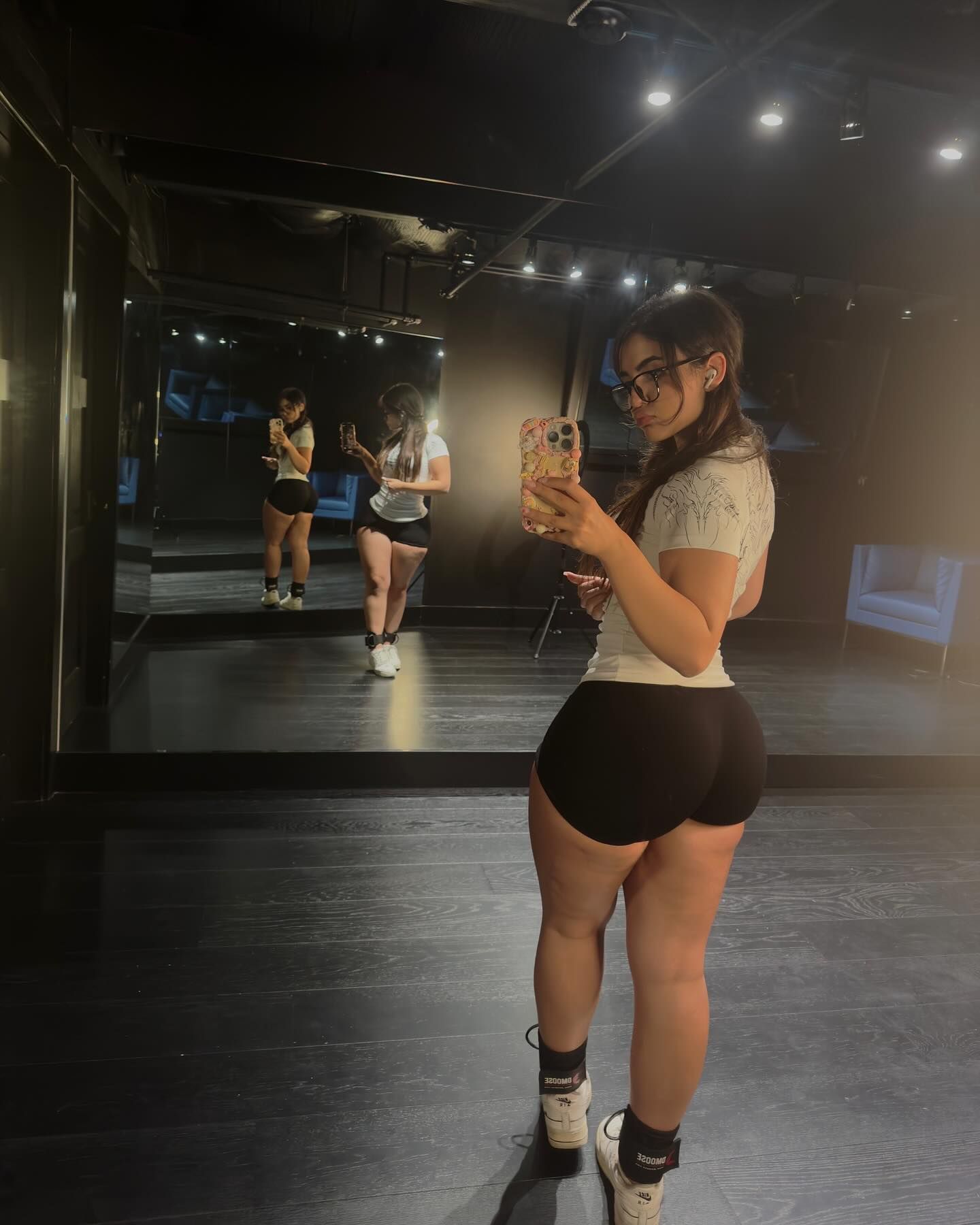 melkoneko melkoneko updated her cover photo.