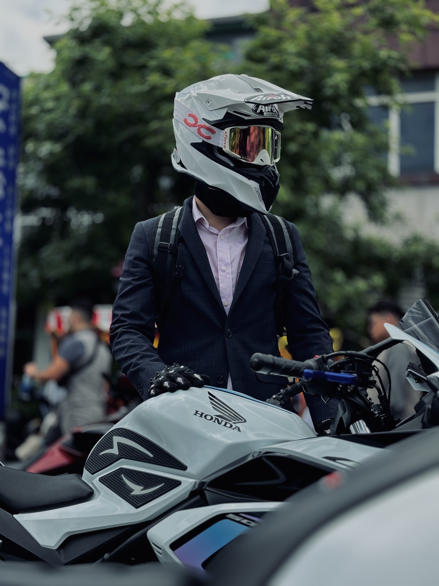 POV : 我女友在車上等我的樣子 Follow : @floral_rider #cbr500r #insta360x5 #重機 #情侶 ...