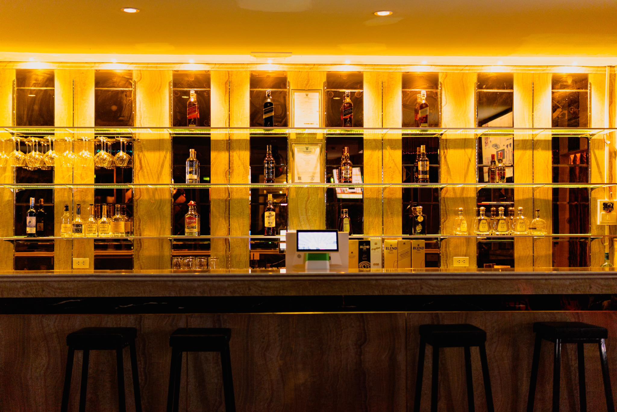 The Sky - Bar & Restaurant | Bangkok - The Sky Urban Bar Workspace