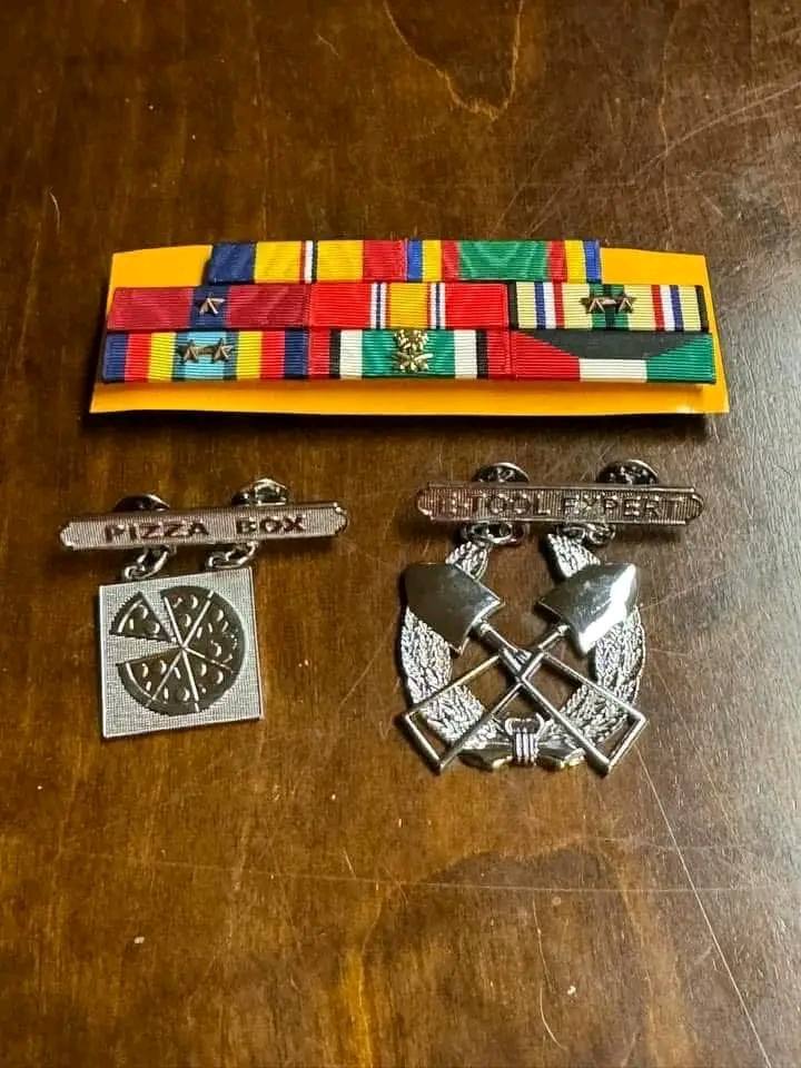 do you wear shooting badges with dress blue alphas Wondering for the Marine Corps Ball this year if I should just put on ribbons and or medals and ribbons🤔 venngroup:sybe Fashion Designer Jessica McClintock Color:Black with Textured Oat