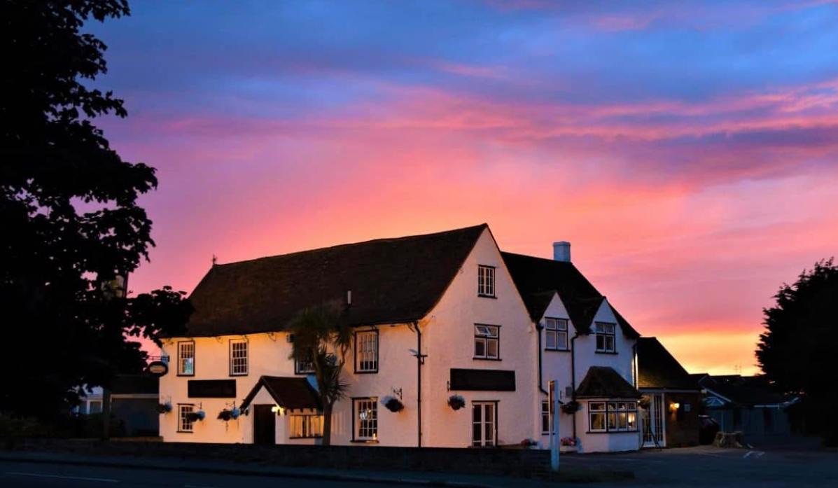 The Oakwood Inn - The Oakwood Inn- A Traditional English... | Facebook