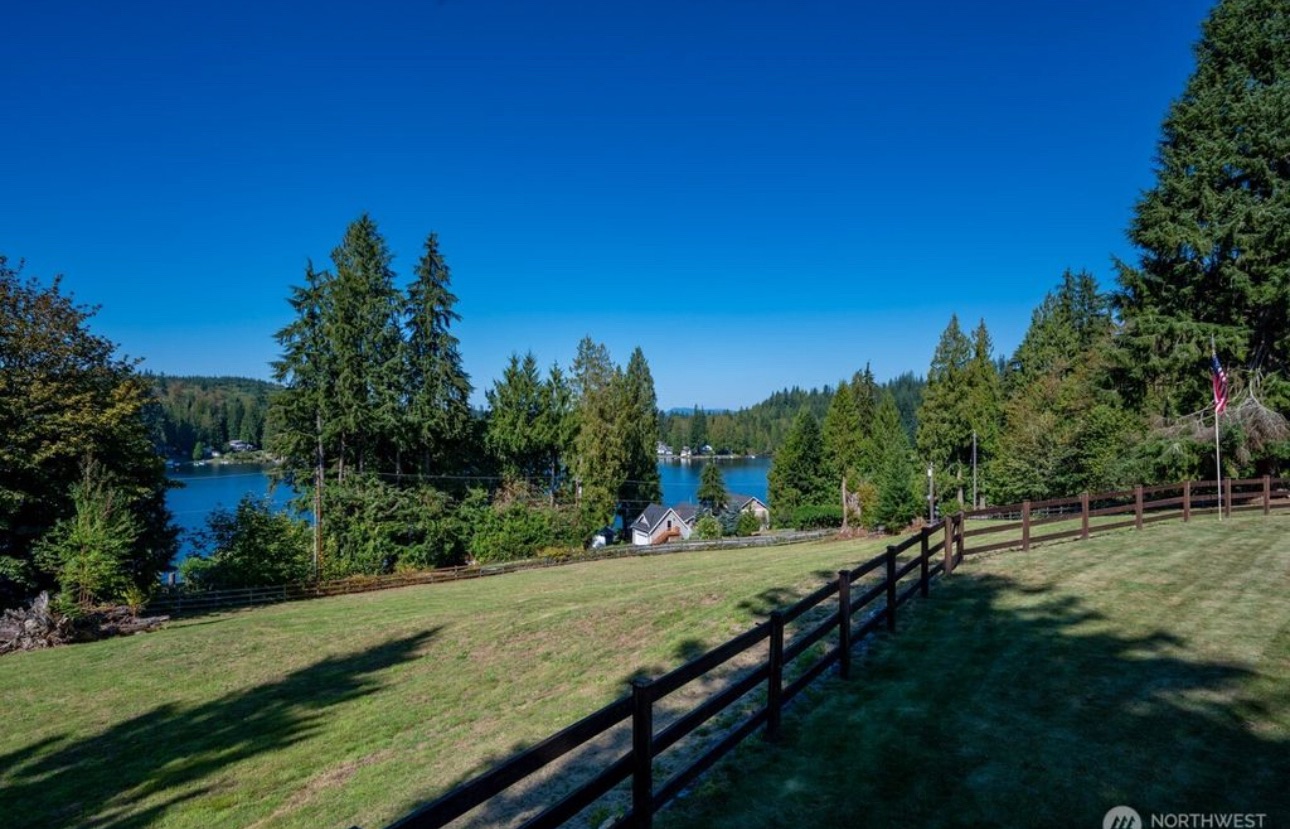 Lake Roesiger Stables