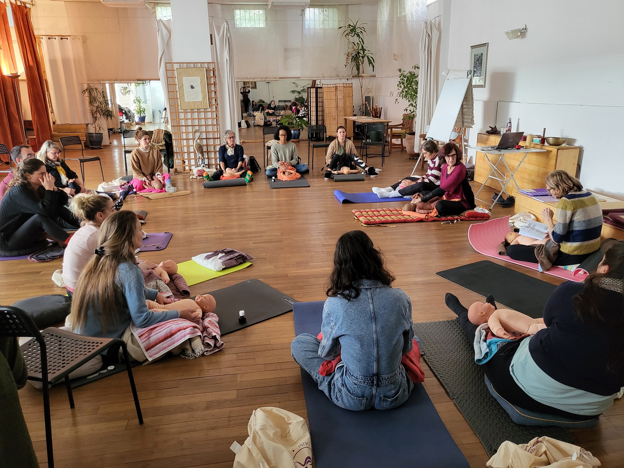Formation instructeurs massage bébé IAIM France