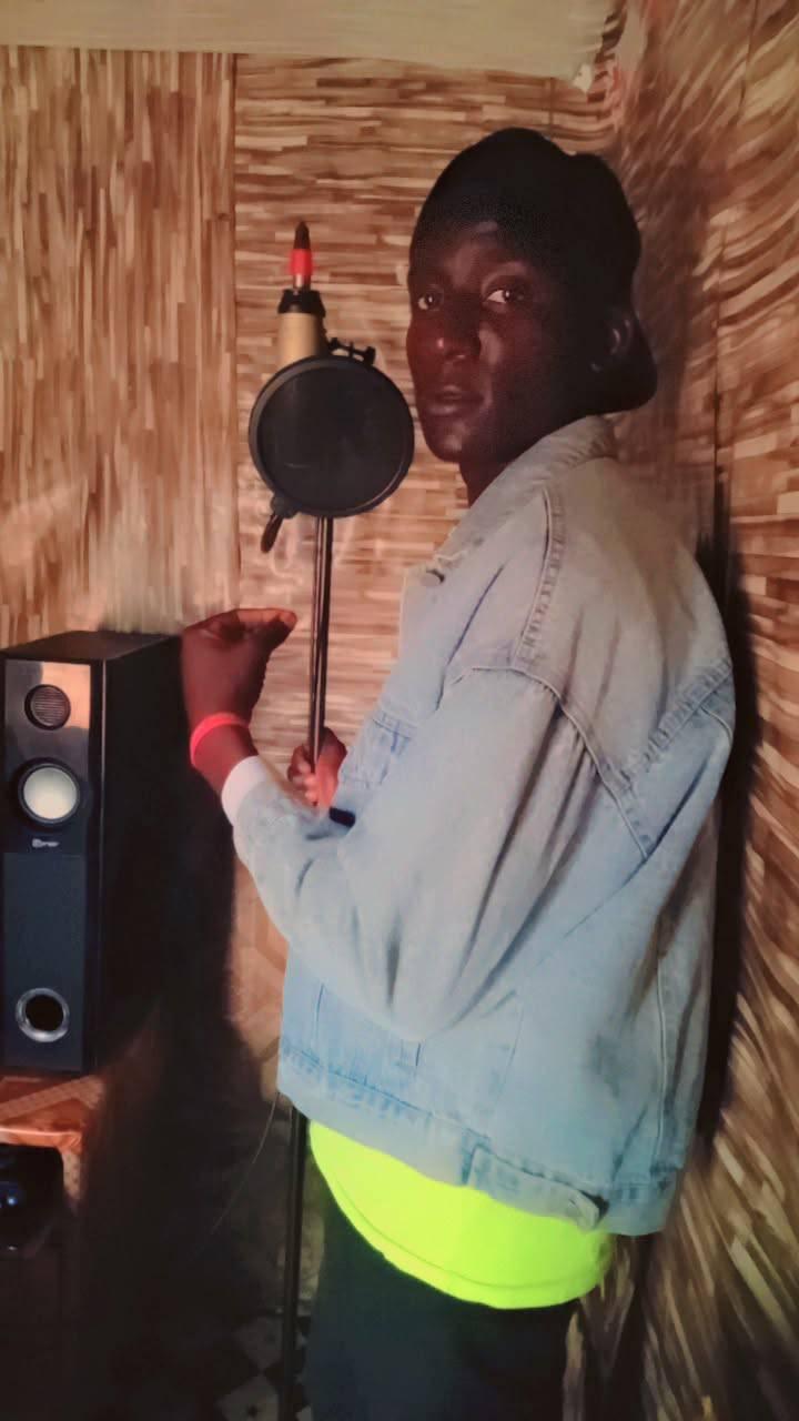 Silas Dee rapper