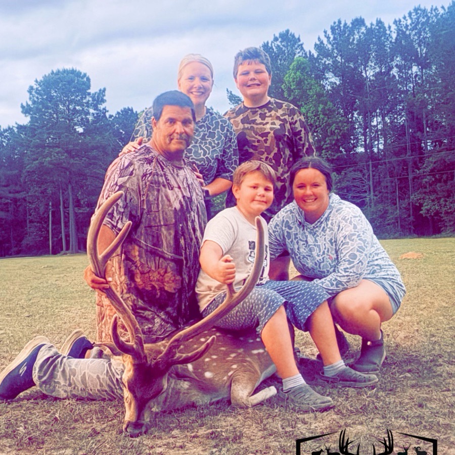 Cheap Hunting Trips 🇺🇸 | If you’re looking for a big mainframe buck ...