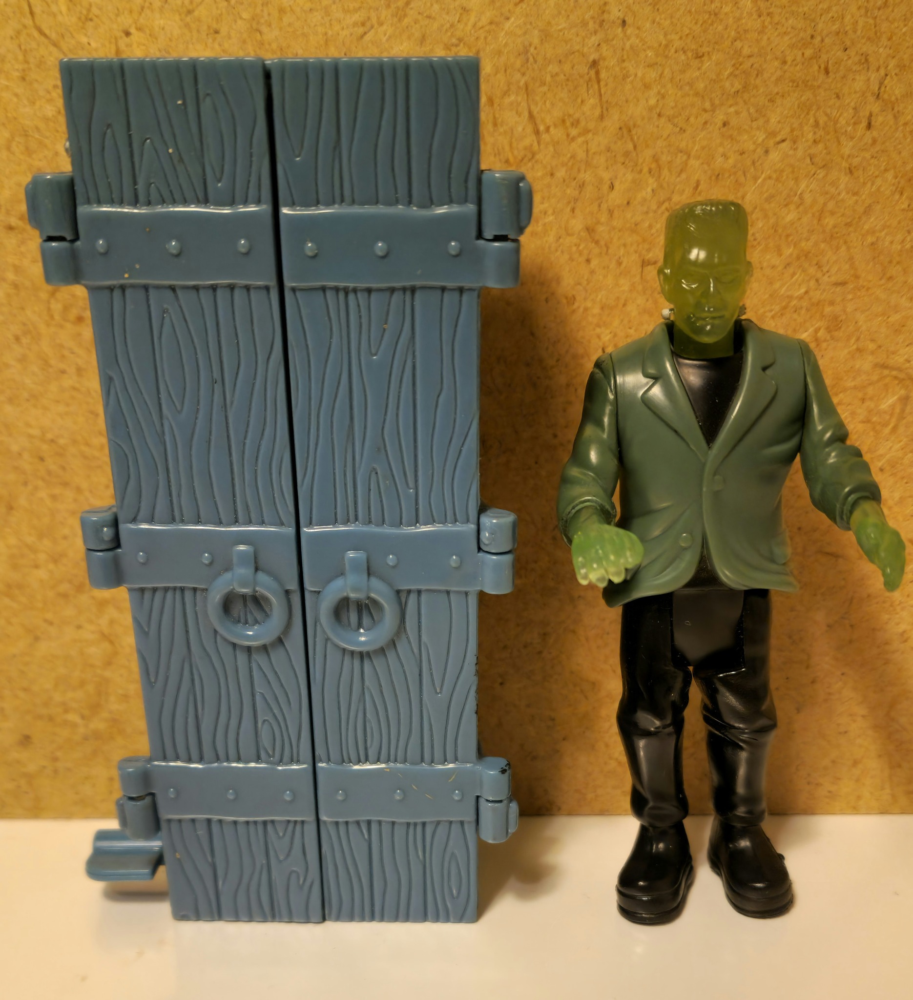 🤖 THE MASK: Burger King figure 1998 £3 plus £3.27 postage.