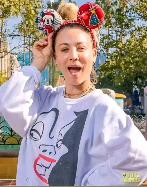 KaleyCuoco - I’m here now fans 🫂💞💋 I have promise 🥹🤕 Myself that I’m ...