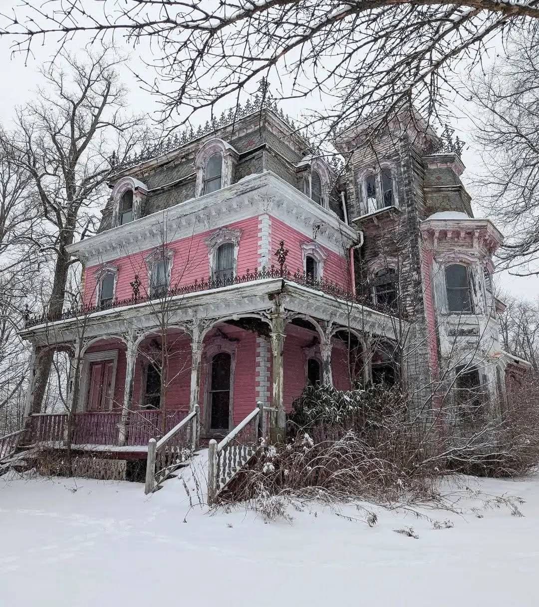 black pink様　House on the Hill 2024ss Pink house built in the 1800's NY🩷