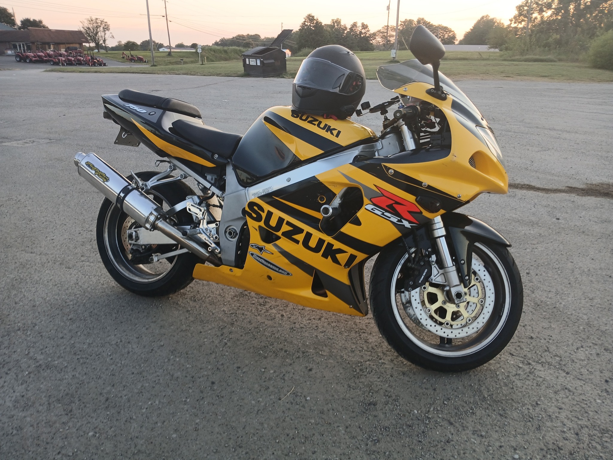 2002 Suzuki GSXR 750 review