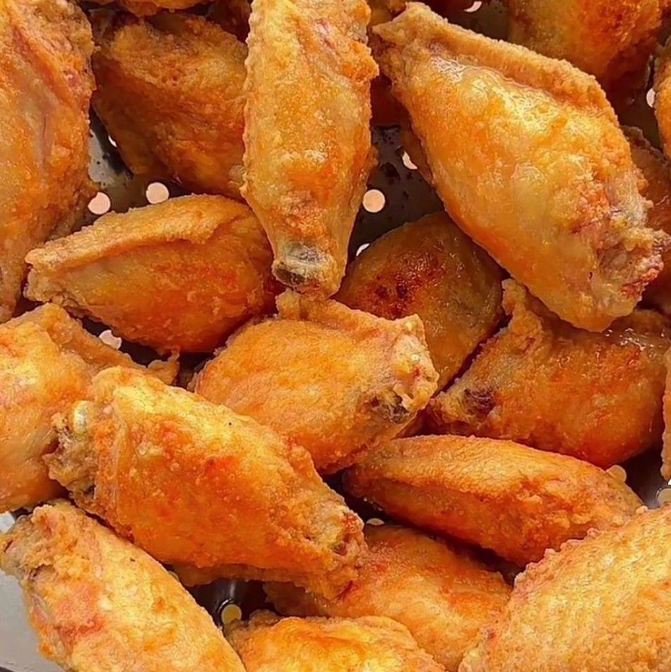 That sizzle though... 🤤🦐 Spicy, juicy, and packed with flavor! Who ...