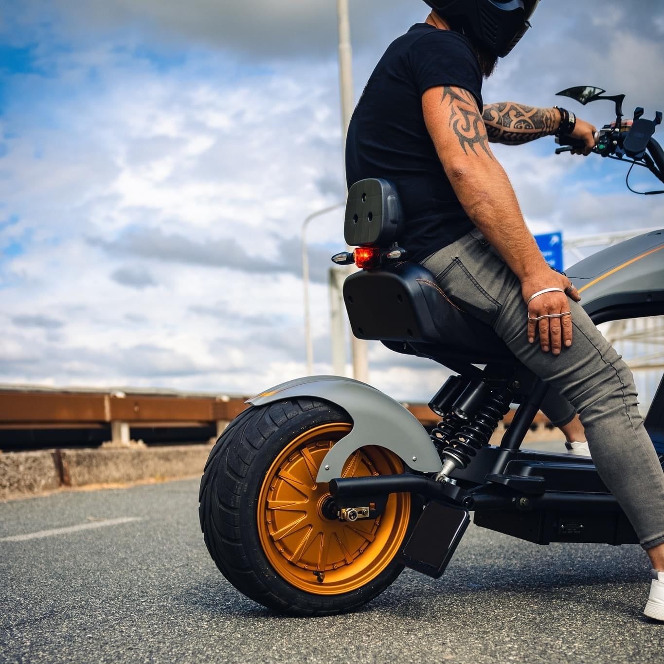 Star-Biker - Star-Biker M1PS Knight – der 85 km/h E-Chopper im ...