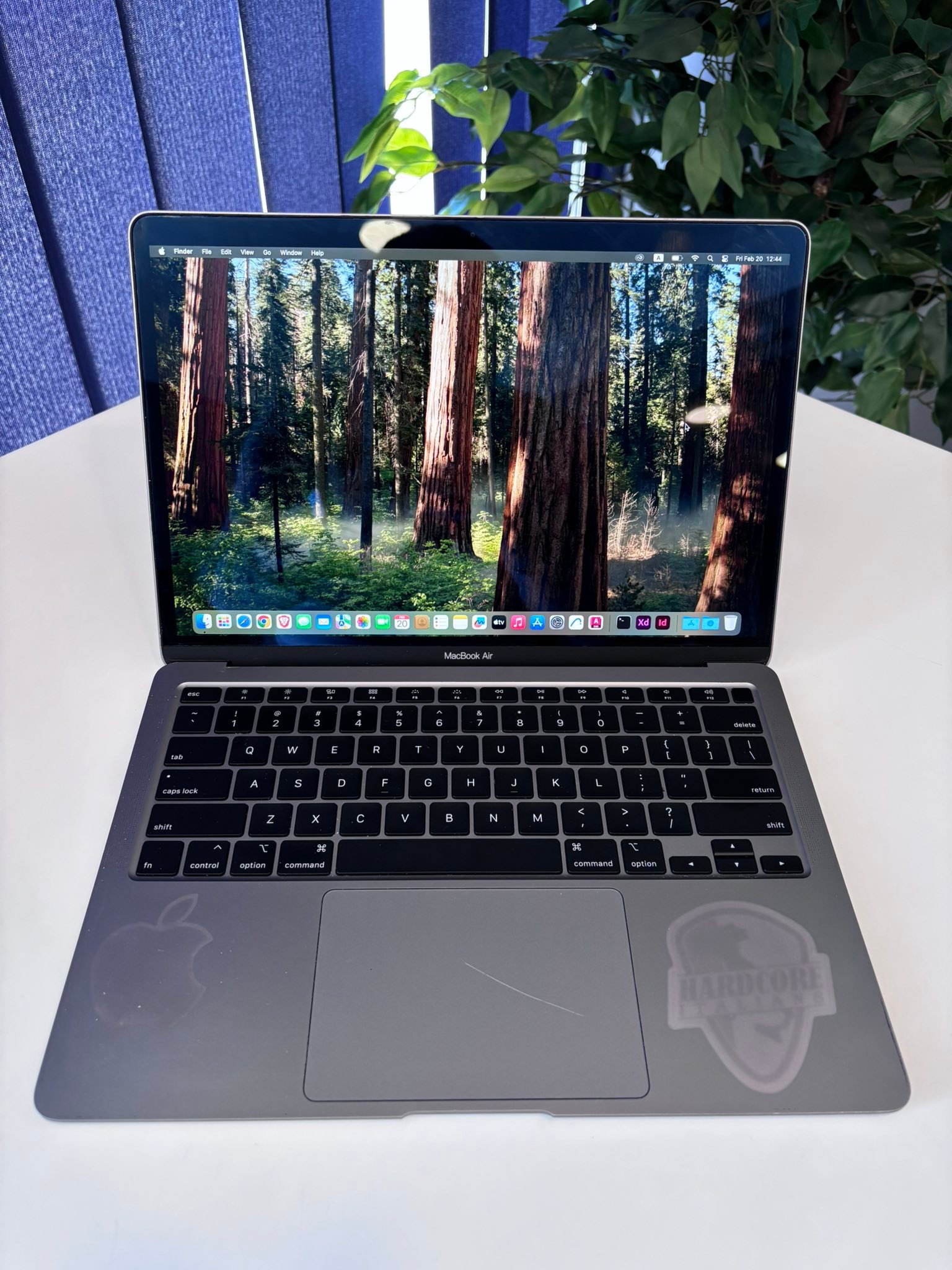 MacBook Air 2020 i3 8/256GB SSD ფაქტიურად იდეალურ 