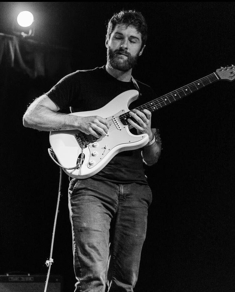 When most people hear tapping, they think of 🙌EVH🙌. Linear tapping ...