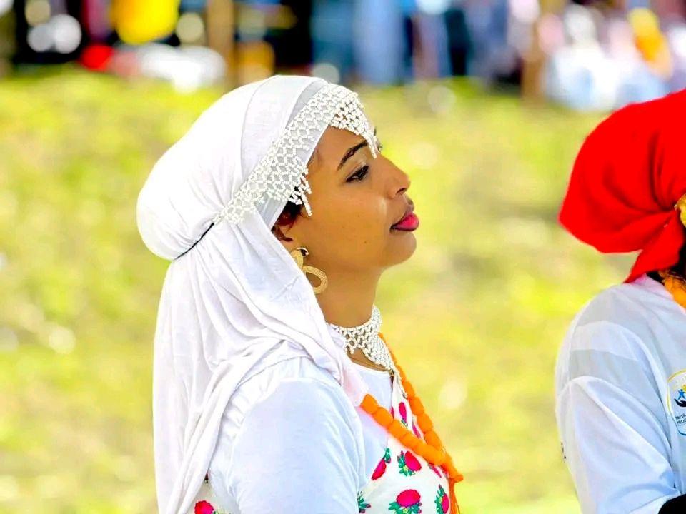 Eqra Yousuf - Hal qof oo ciwankan aaan siiyo iska soo dhex... | Facebook