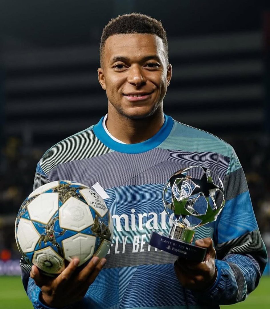 🇫🇷✨ Kylian Mbappé (26) with the match ball and MOTM award after