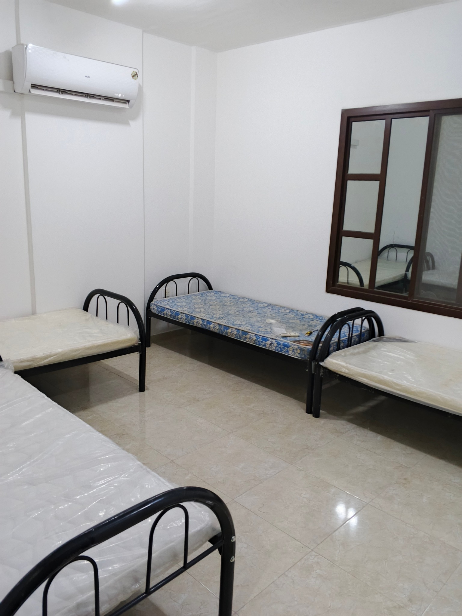 ROOM FOR RENT - CONCRETE / BED SPACE / PARTITION IN QATAR | Available ...