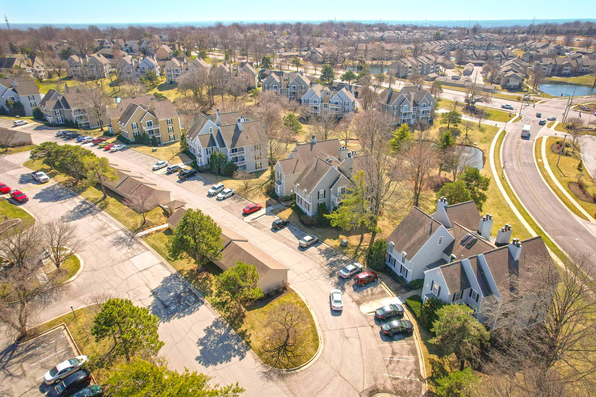 Hunter's Pointe Apartments and Townhomes | Overland Park KS