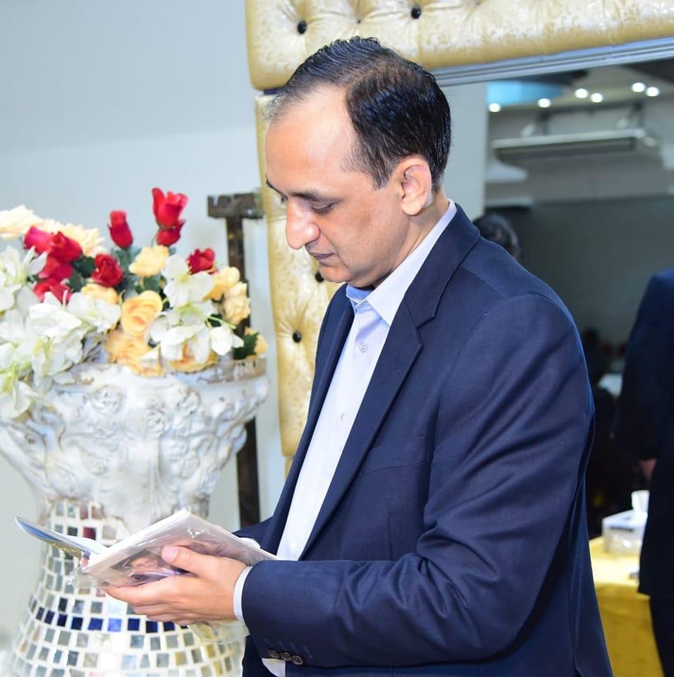 دنیا میں ایک شخص تو ایسا ہمارا ہو پوچھے جو ہم سے حال تو ہم سچ بتا سکیں ...