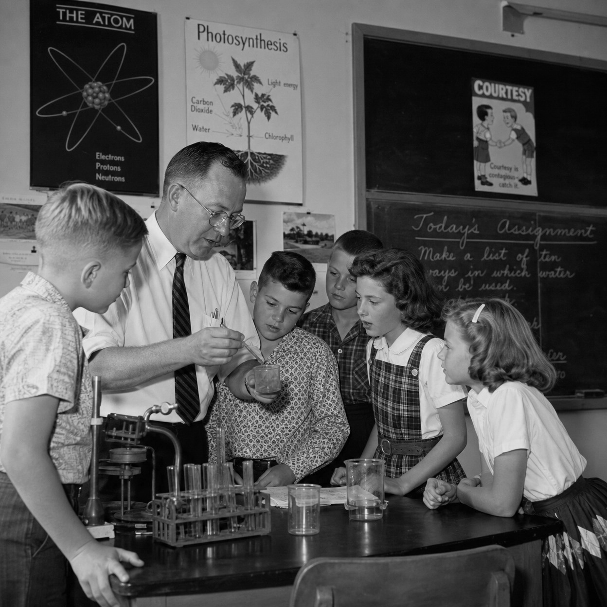 1950s American Classroom Days and Education System