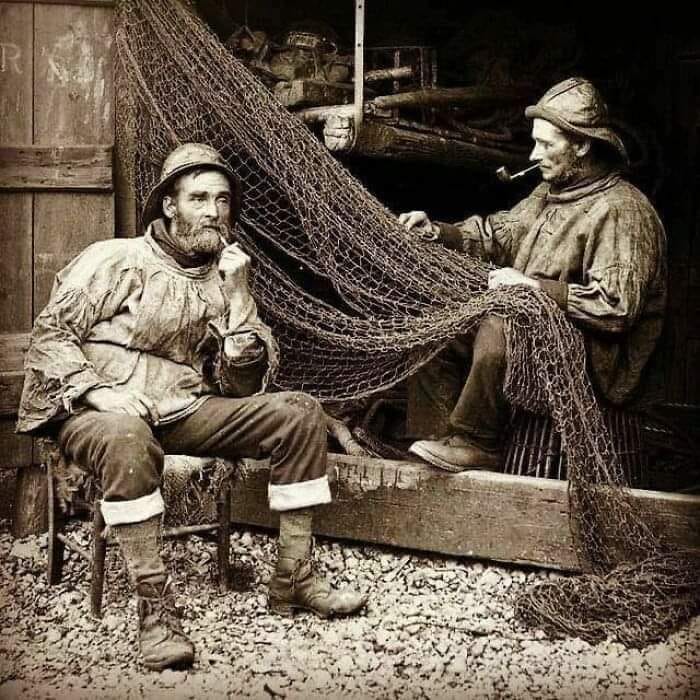 Mending fishing nets. 1914-18, Japan. Image via A. Davies of Flickr