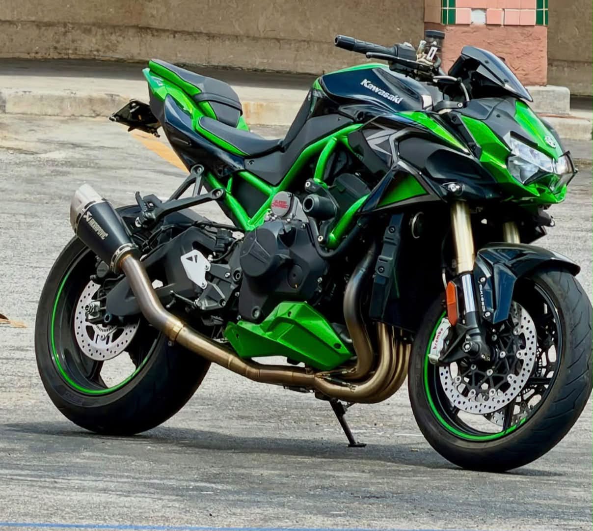 Piss Missle #Kawasaki #ZH2 #Supercharged #Akropovic #ZH2SE