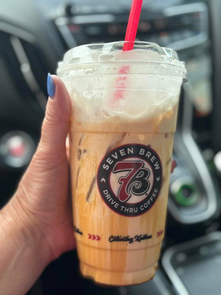 7 Brew medium iced blondie with strawberry and white chocolate