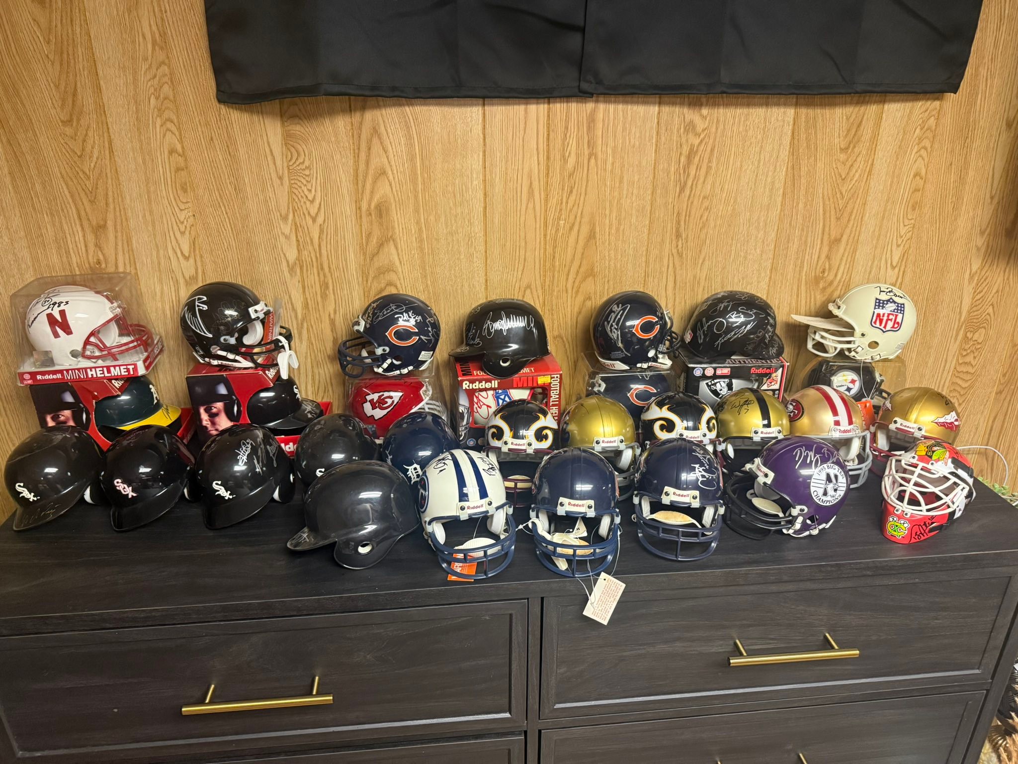 2018 nfl ncaa tristar autograph football mini helmet 2025 Hidden Treasures Championship Editio  Trading Card Market NFL Signed Mini Helmets 