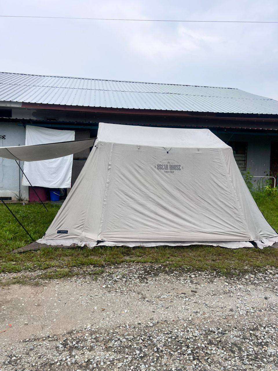 Excellent condition Coleman 3 Pole Screen Tarp UV PRO