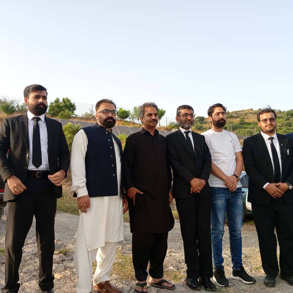 میں اے کیو لاء فیملی کے بڑوں اور... - Rao Abdur Raheem Adv | Facebook