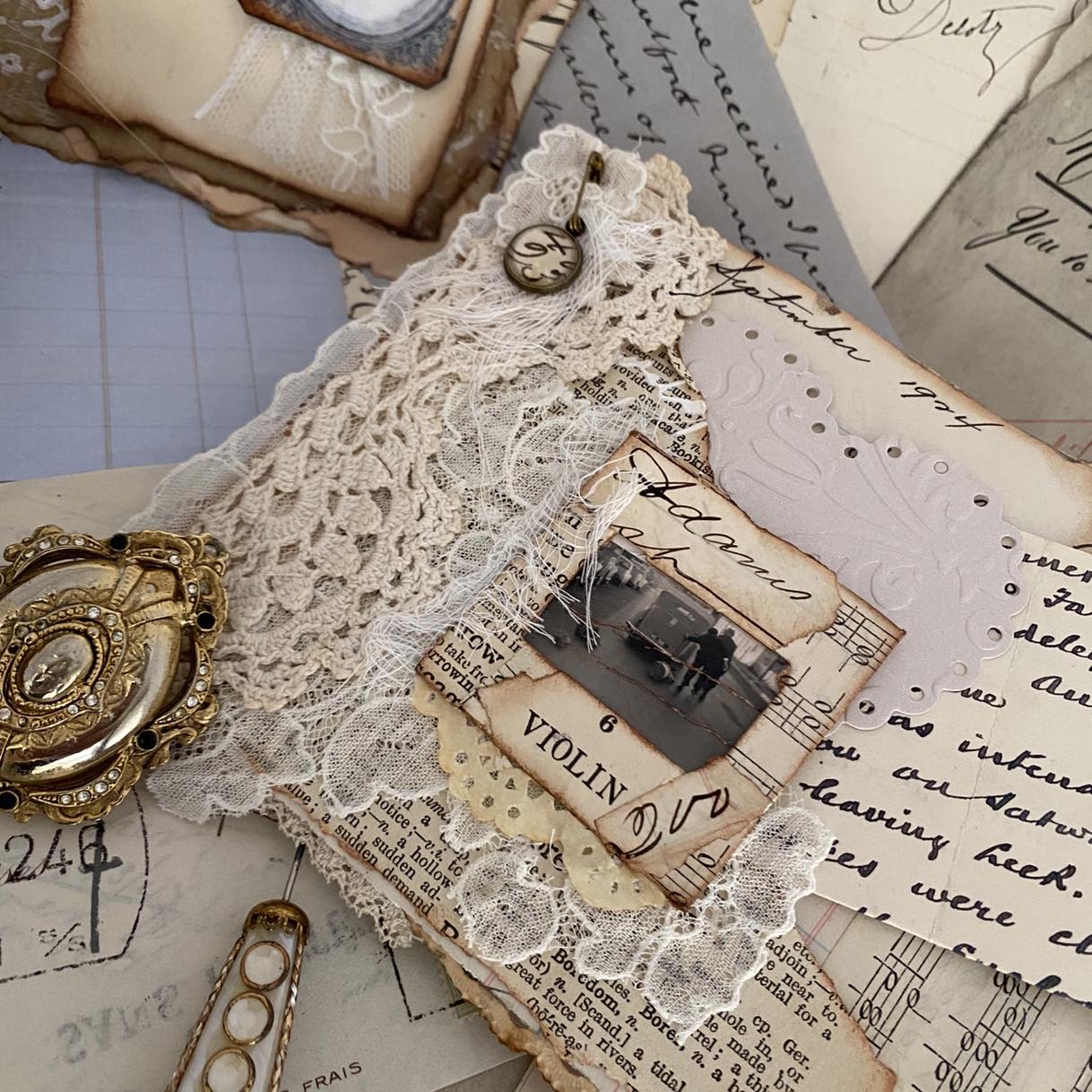 🤍 A little vintage paper magic is coming your way! I’ve been creating 8 ...