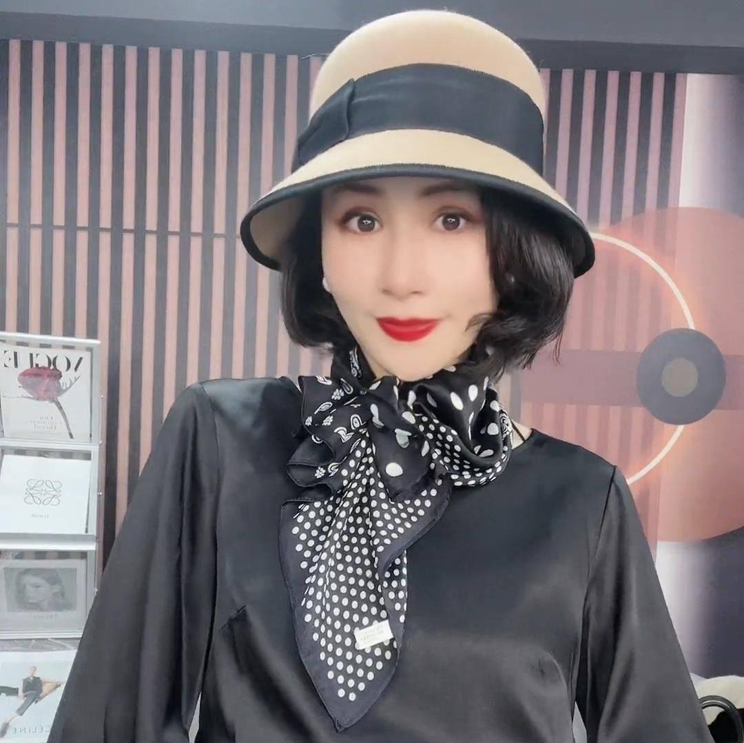 Style It Your Way! 🎀 One scarf, endless outfit ideas. 🤍 Save this ...