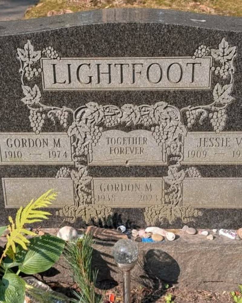 Gordon Lightfoot's grave in St Andrews and St James Cemetery