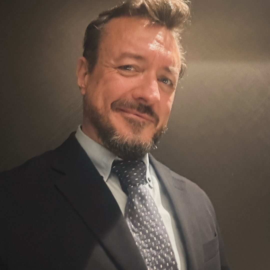 Thomas W Lindbloom
