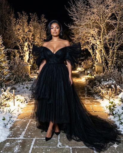 alexander mcqueen long black dress evening gown in winter garden Size_03 Black Fur Trim Structured Size:00 shoulder draped evening dress