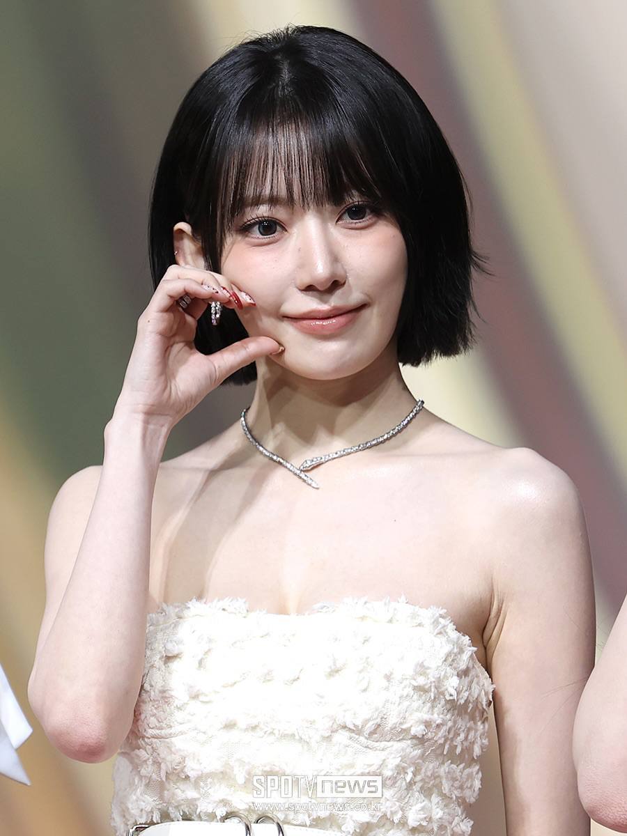 251225 SBS Gayo Daejeon red carpet - LESSERAFIM Sakura