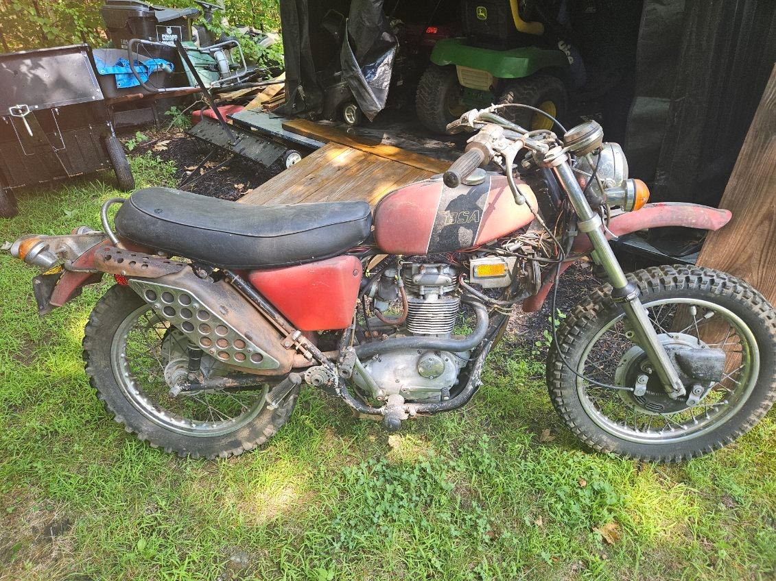 1971-Triumph-250cc-T250T-Barn-Find-Project. Has a BSA(B25)Tank on