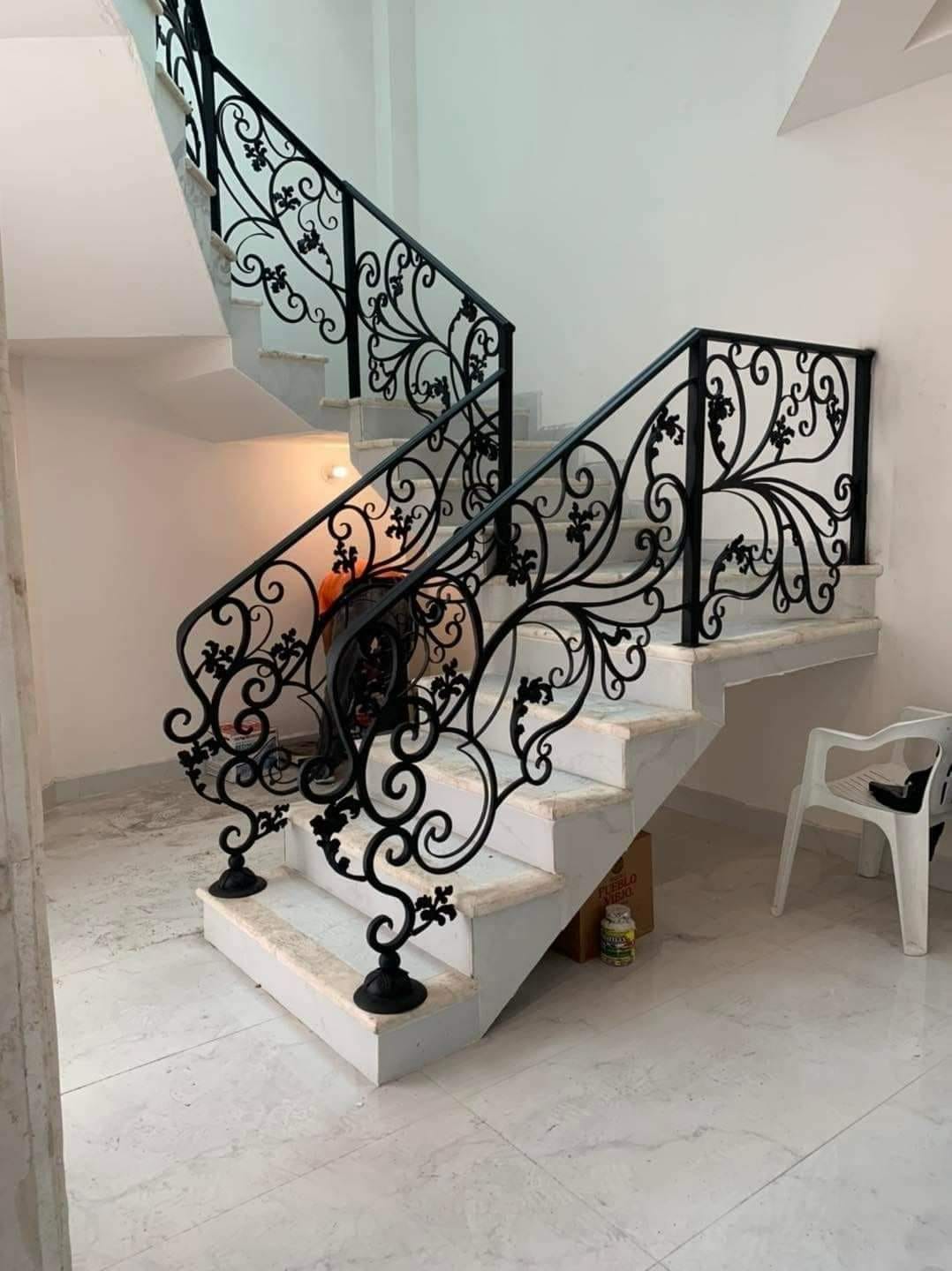 Modern & Unique Staircase Railing... - Iconic Builders
