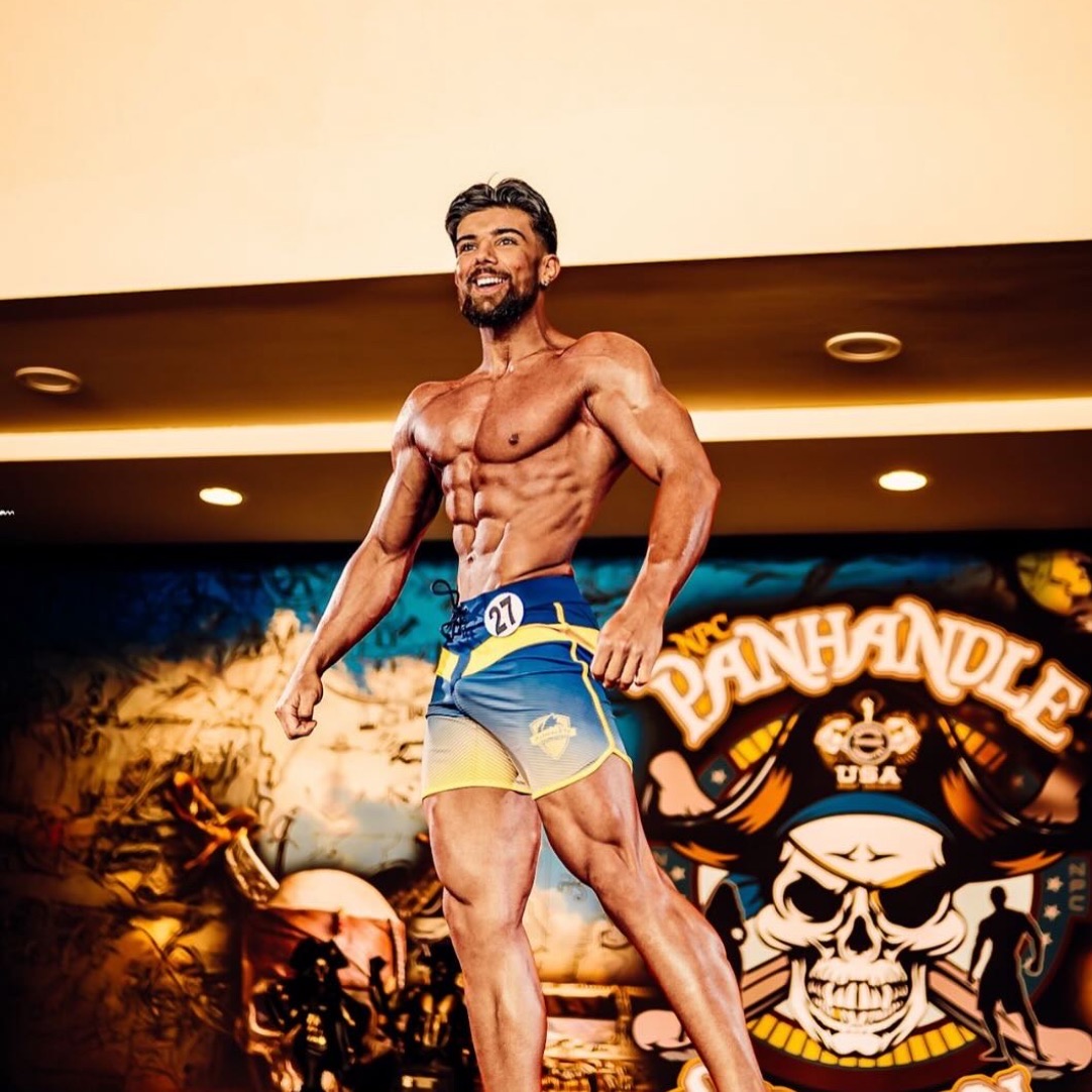 5’8 205lbs, 24yrs | Facebook