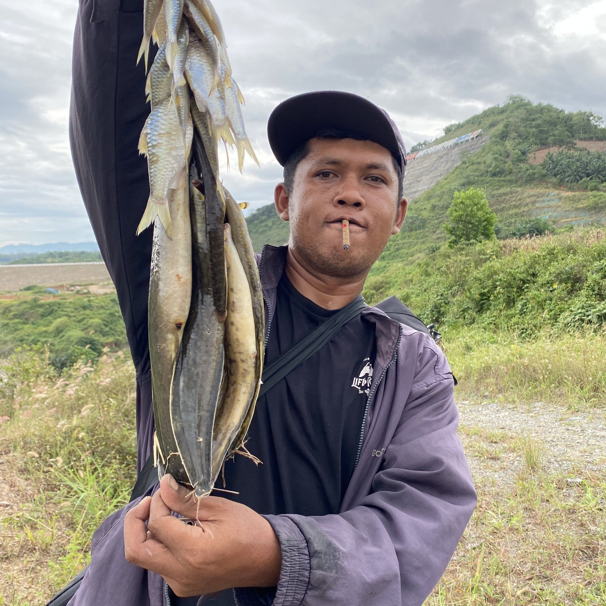 An unexpected fishing spot turned out to be teeming with fish.😃 # ...