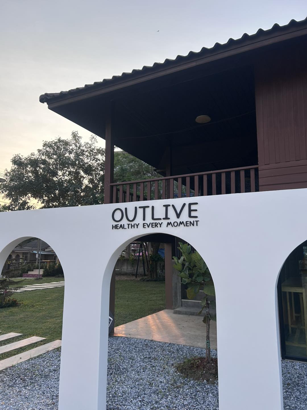 Outlive Cafe - บรรยากาศแดดร่มๆ ของเมื่อวาน 🌥️... | Facebook