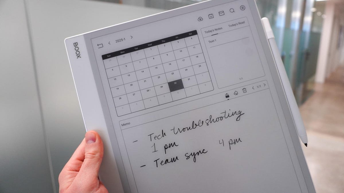 The Fujitsu QUADERNO A4 Gen 2 FMVDP41 is a sleek and powerful e