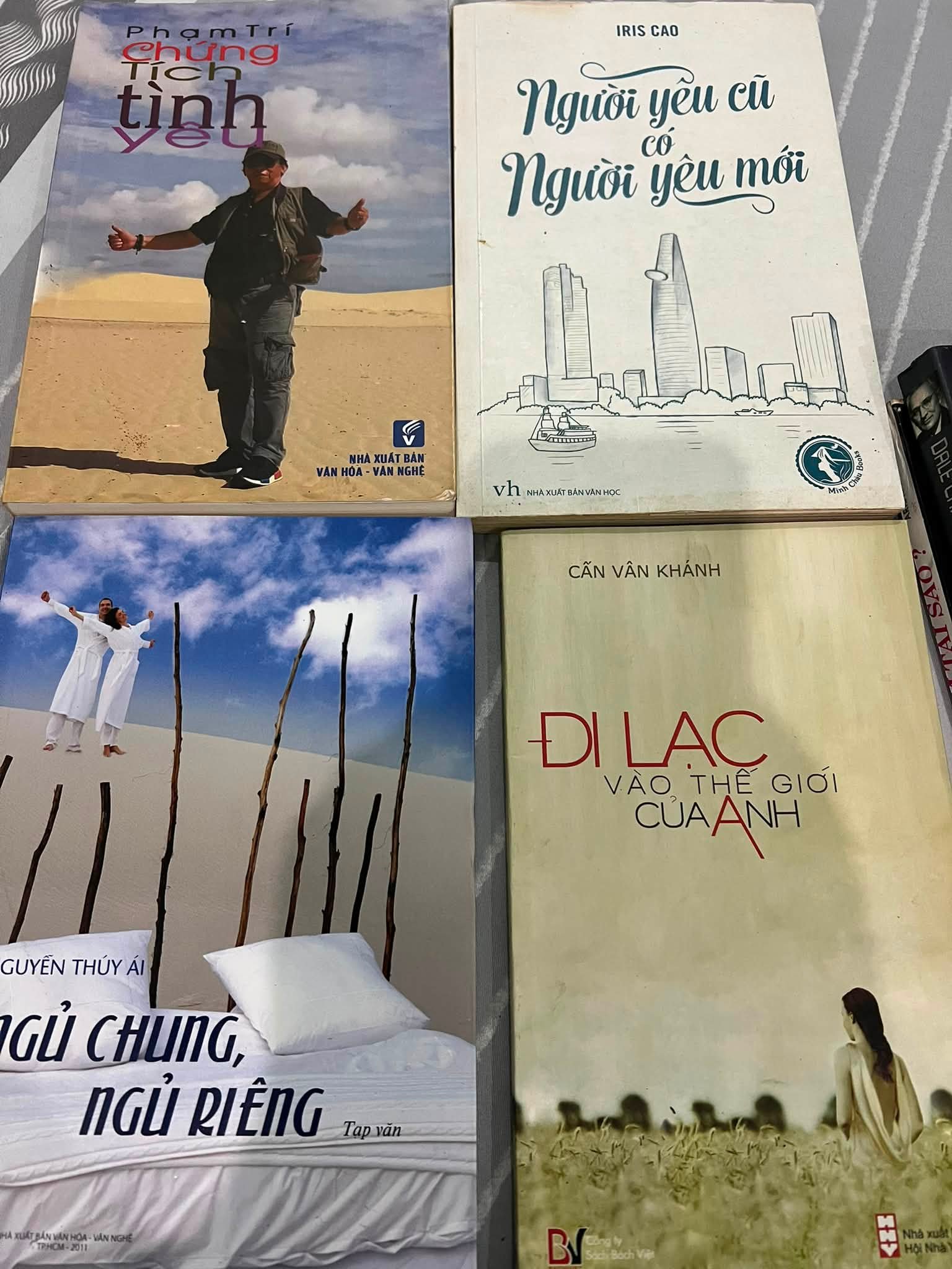 Chuyển nhà pass sách Mình chuyển nhà nên pass lại sách