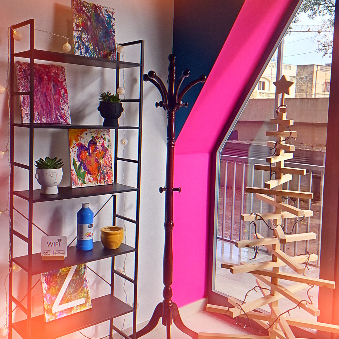 SPLAT - A touch of Christmas has arrived at SPLAT! 🎄 Our tree is up ...